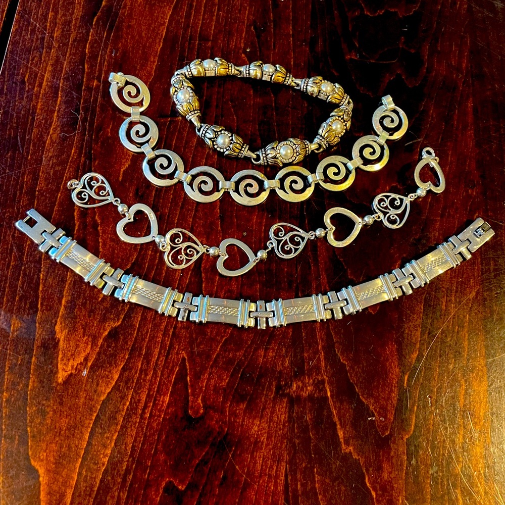 Set of 4 bracelets